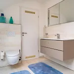 Holiday home Koeln-pulheim Saphier Haus I15 Min Koeln Messe Lanxess I 180m2 Ueber 4 Level I Komfort I P I Palmengarten I Babybett