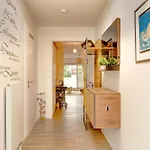 Holiday home Koeln-pulheim Saphier Haus I15 Min Koeln Messe Lanxess I 180m2 Ueber 4 Level I Komfort I P I Palmengarten I Babybett