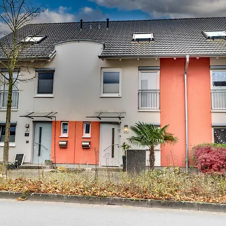 Köln-pulheim Saphier Haus I15 Min Köln Messe Lanxess I 180m2 über 4 Level I Komfort I P I Palmengarten I Babybett Ferienhaus *