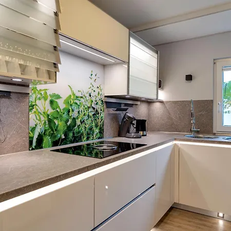 Köln-pulheim Saphier Haus I15 Min Köln Messe Lanxess I 180m2 über 4 Level I Komfort I P I Palmengarten I Babybett Ferienhaus Pulheim