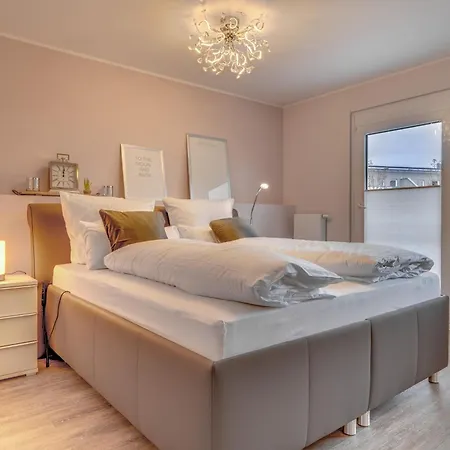 Köln-pulheim Saphier Haus I15 Min Köln Messe Lanxess I 180m2 über 4 Level I Komfort I P I Palmengarten I Babybett Ferienhaus