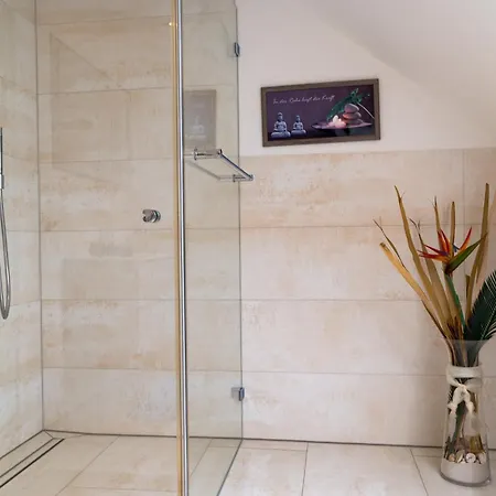 Köln-pulheim Saphier Haus I15 Min Köln Messe Lanxess I 180m2 über 4 Level I Komfort I P I Palmengarten I Babybett Ferienhaus *