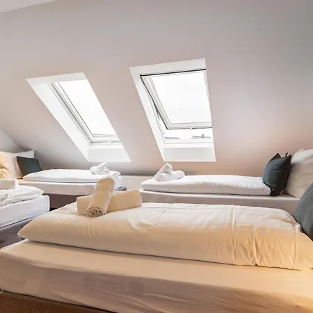 Holiday home Koeln-pulheim Saphier Haus I15 Min Koeln I 180m2 I Komfort I P I Palmengarten Pulheim