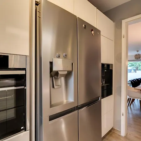 Köln-pulheim Saphier Haus I15 Min Köln Messe Lanxess I 180m2 über 4 Level I Komfort I P I Palmengarten I Babybett Pulheim