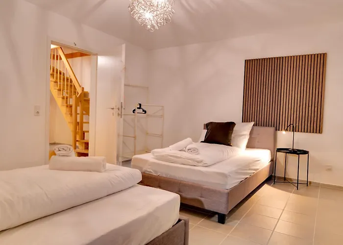 Koeln-pulheim Saphier Haus I15 Min Koeln Messe Lanxess I 180m2 Ueber 4 Level I Komfort I P I Palmengarten I Babybett Feriehus Pulheim