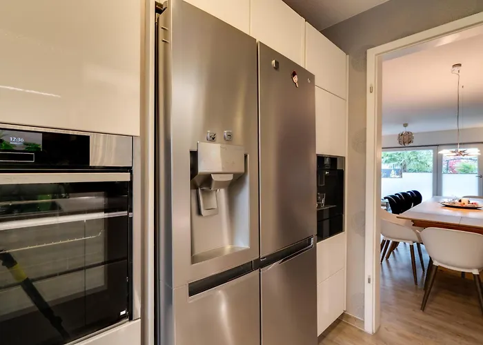 Koeln-pulheim Saphier Haus I15 Min Koeln Messe Lanxess I 180m2 Ueber 4 Level I Komfort I P I Palmengarten I Babybett Pulheim